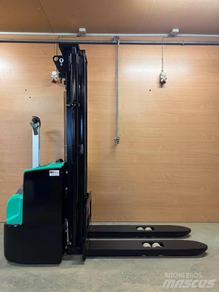Mitsubishi SBP 12 N2 Järelkäidavad virnastajad