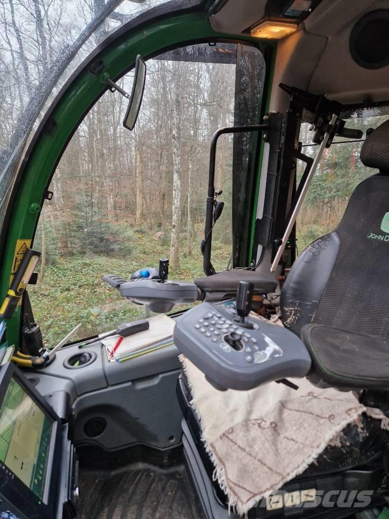 John Deere 1270 E Harvesterid
