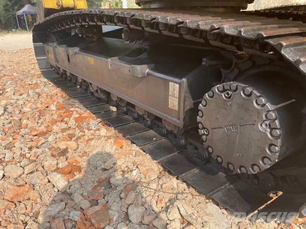 Komatsu PC 200-8 Roomikekskavaatorid