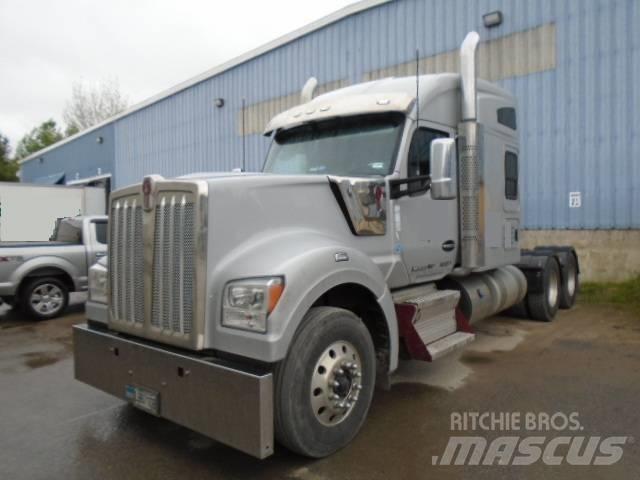 Kenworth W 990 Sadulveokid