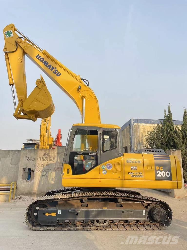 Komatsu PC 200-7 Roomikekskavaatorid