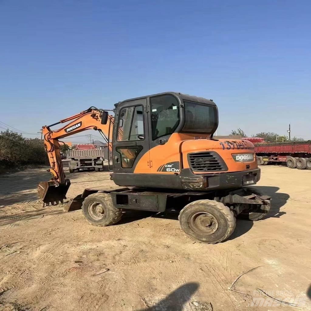 Doosan DX60W Ratasekskavaatorid