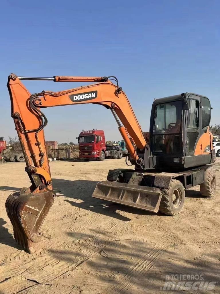 Doosan DX60W Ratasekskavaatorid
