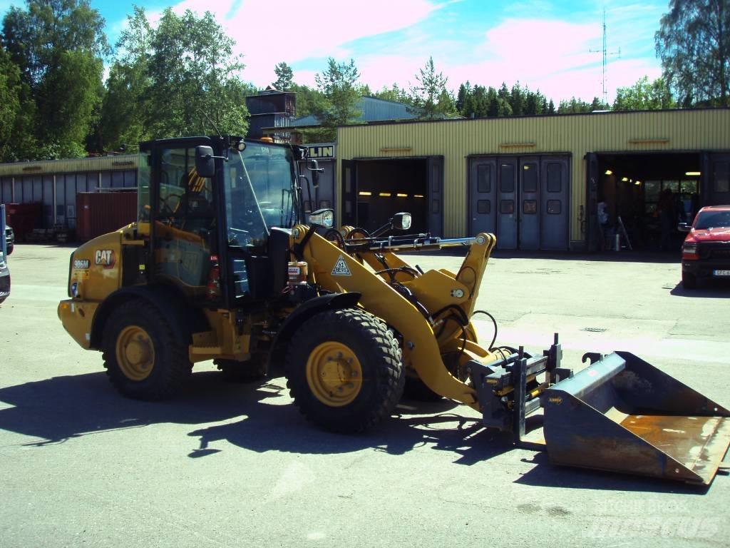 CAT 906 M Rataslaadurid