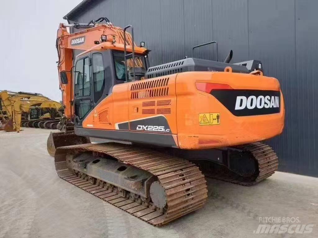 Doosan DX 225 LC Roomikekskavaatorid