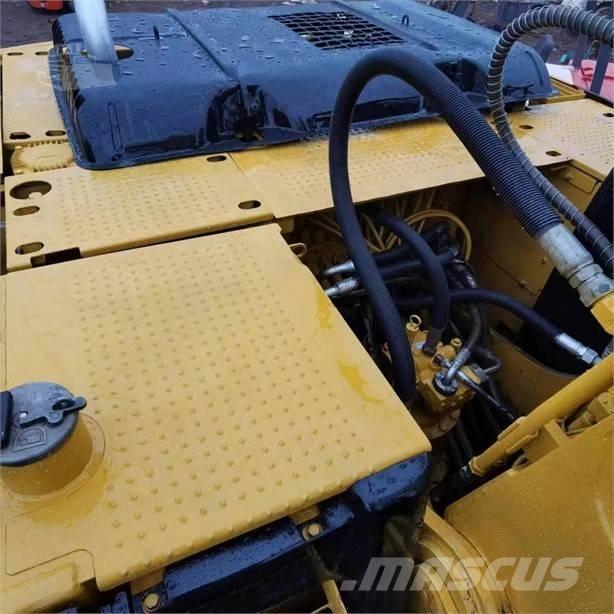 CAT 320D Roomikekskavaatorid
