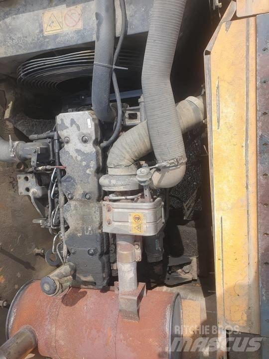 Hyundai Robex 300 LC Roomikekskavaatorid
