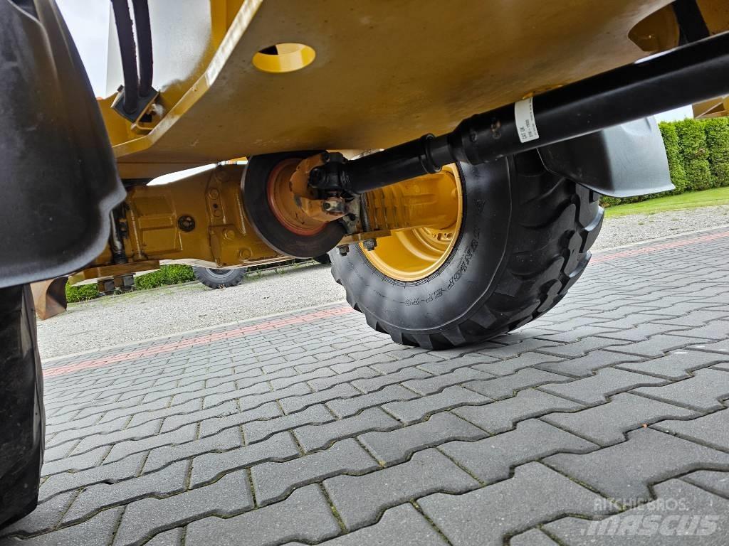 CAT 906 M Rataslaadurid