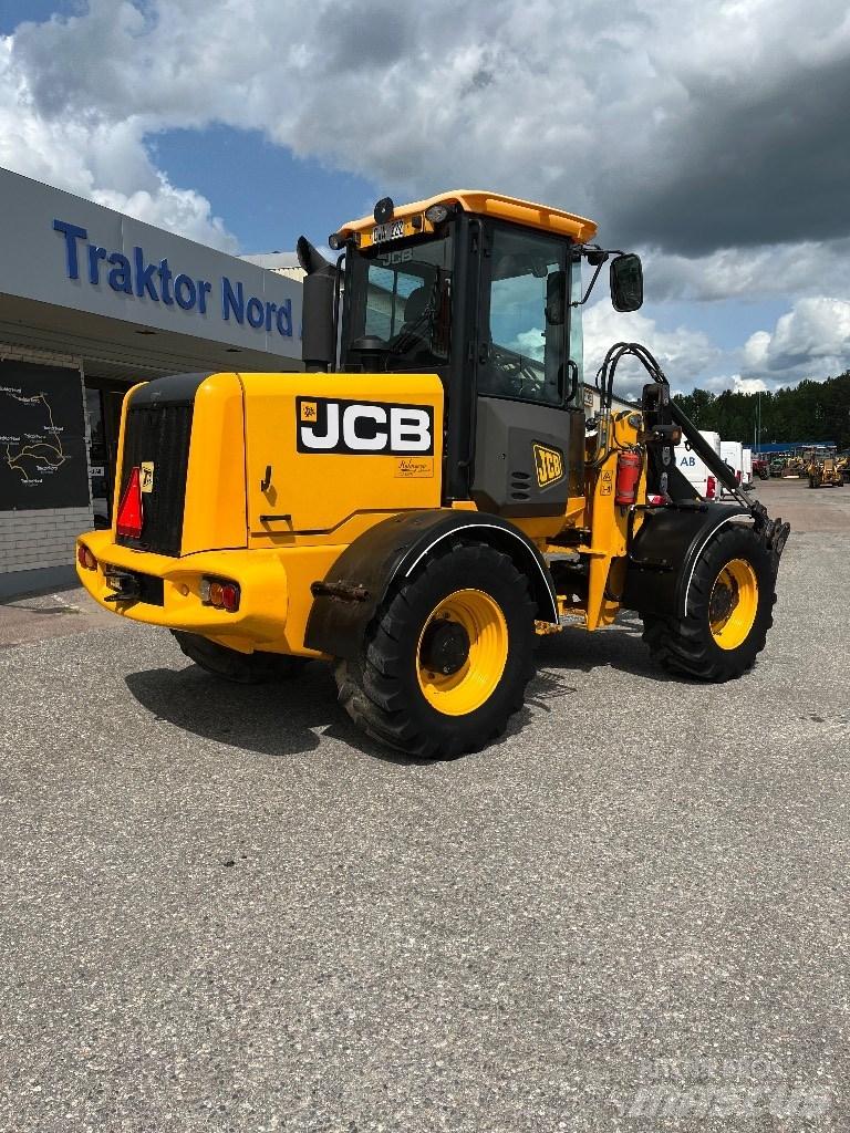 JCB 411 HT 6400 Tim Rataslaadurid
