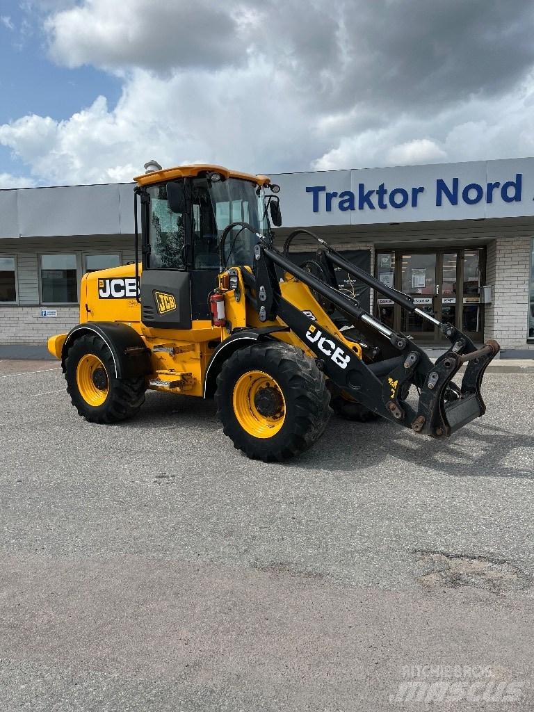 JCB 411 HT 6400 Tim Rataslaadurid