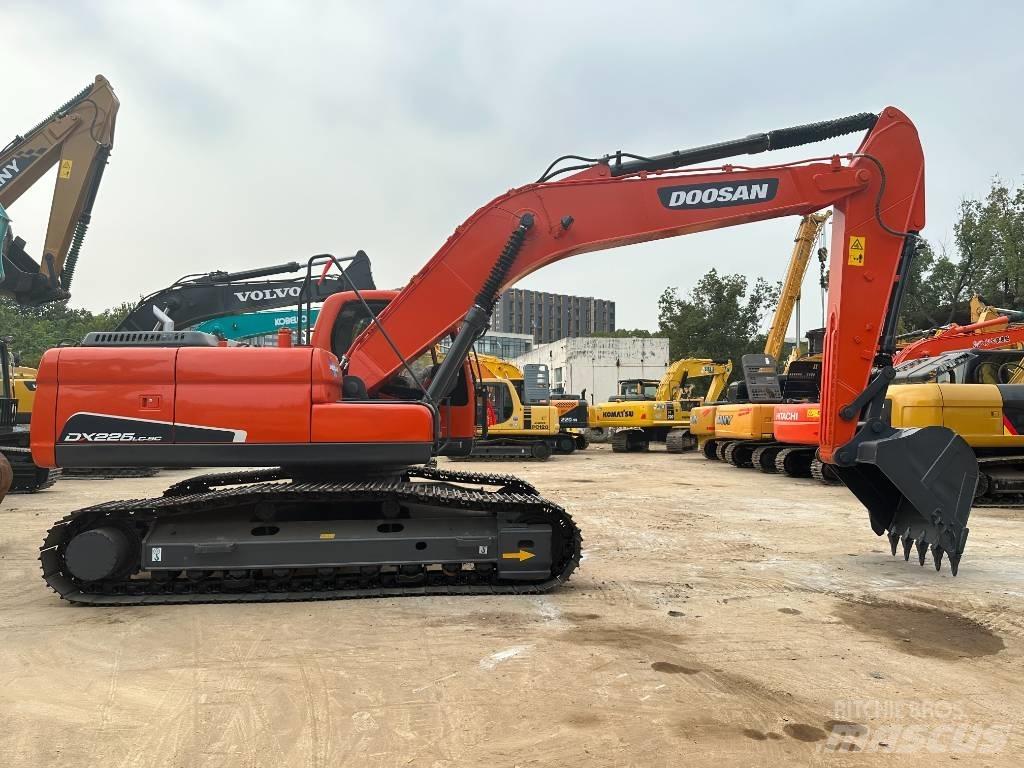 Doosan DX 225 LC-9 Roomikekskavaatorid
