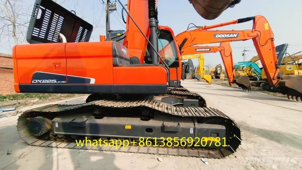 Doosan DX 225 Roomikekskavaatorid