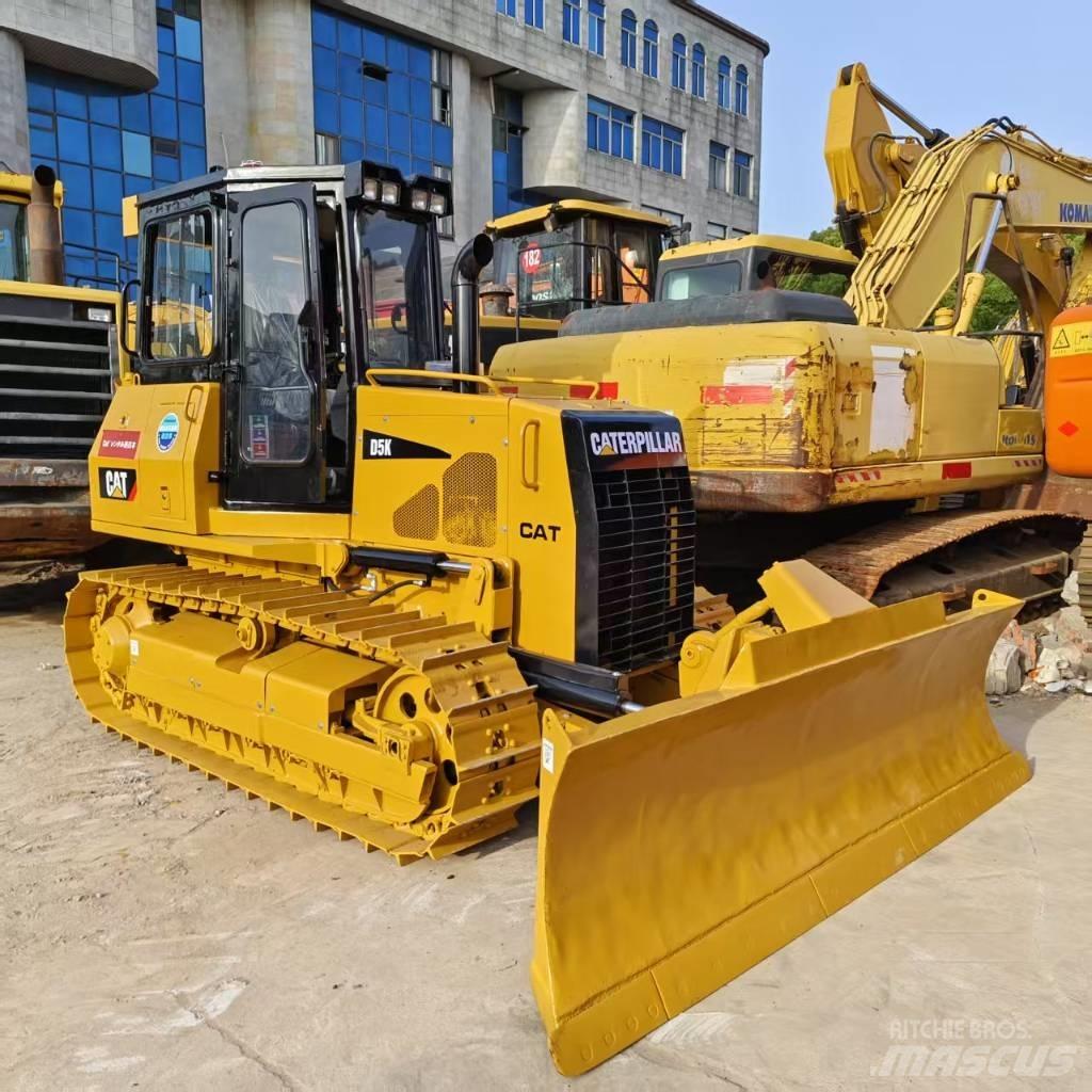 CAT D 5 K Buldooserid