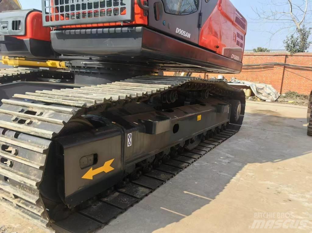 Doosan DX225LC-9C Roomikekskavaatorid