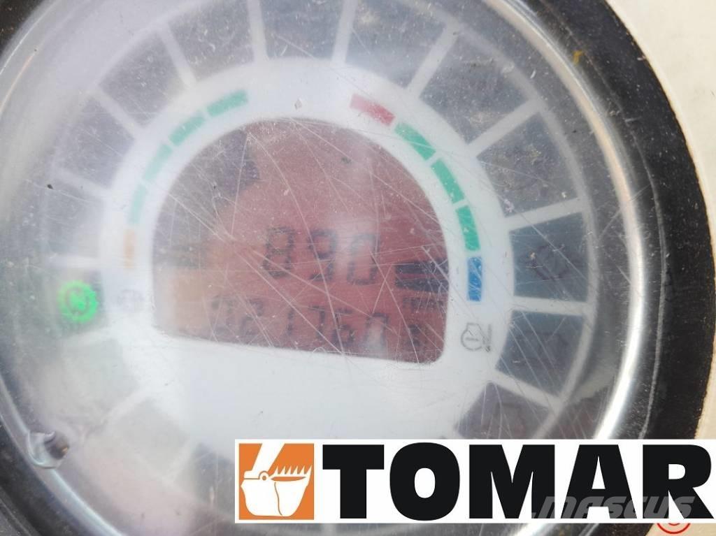 JCB 6 TST Väikekallurid