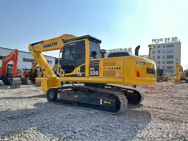 Komatsu PC 220 Roomikekskavaatorid