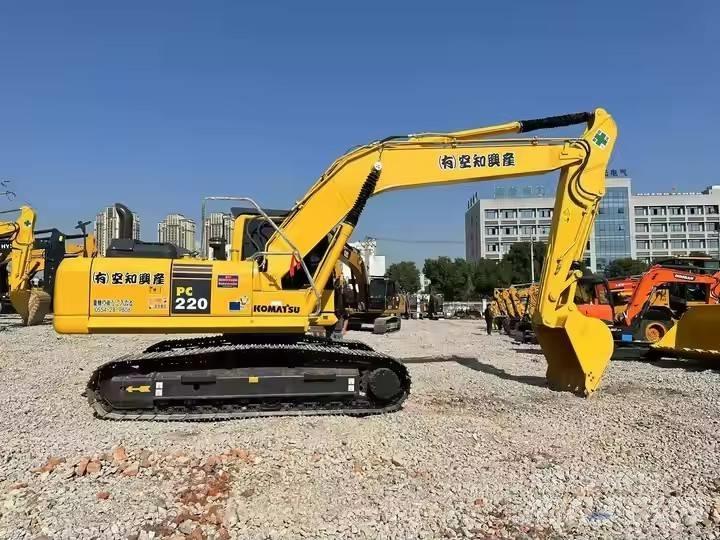 Komatsu PC 220 Roomikekskavaatorid