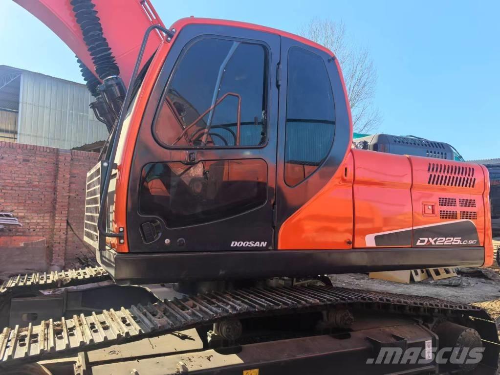 Doosan DX 225 LC Roomikekskavaatorid