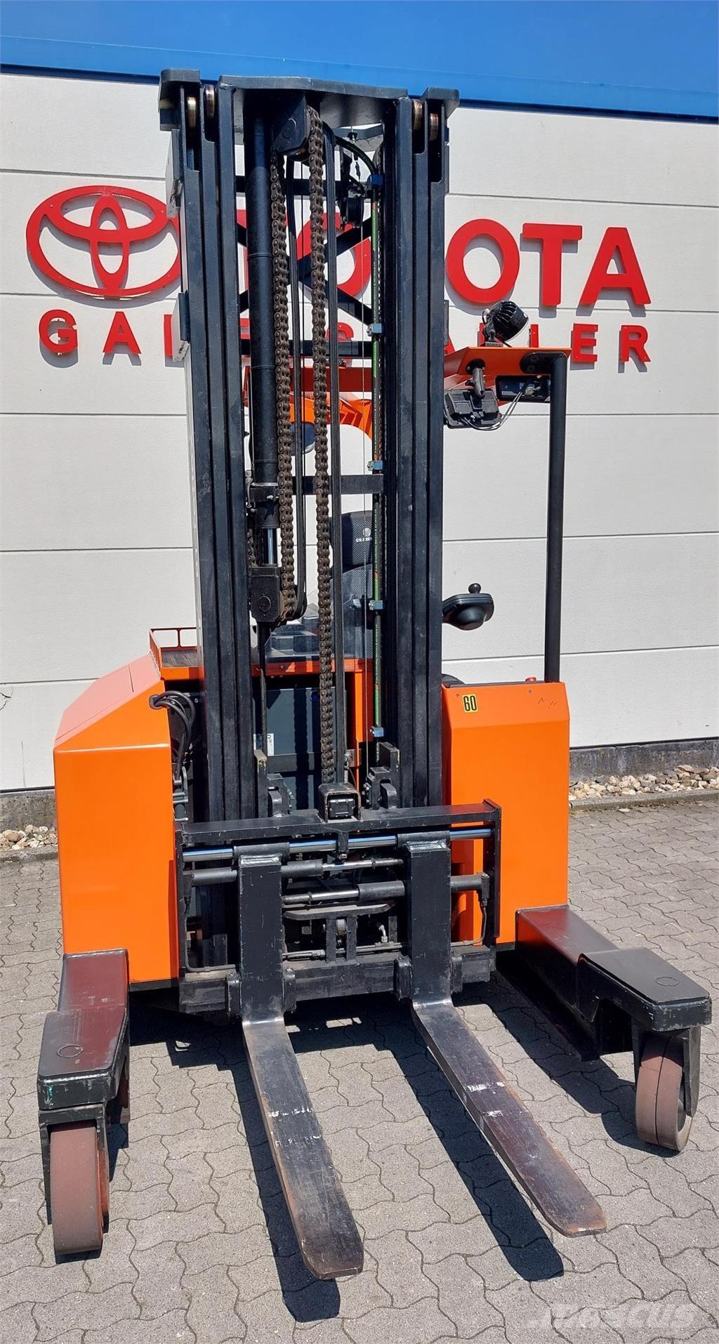 Toyota FRE270 Neljasuuna lükandmastiga tõstukid