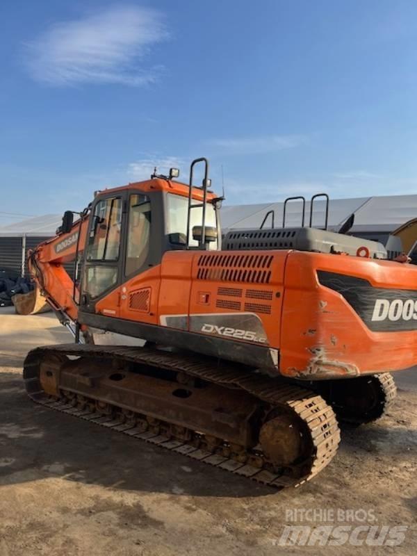 Doosan DX 225 LC-5 Roomikekskavaatorid