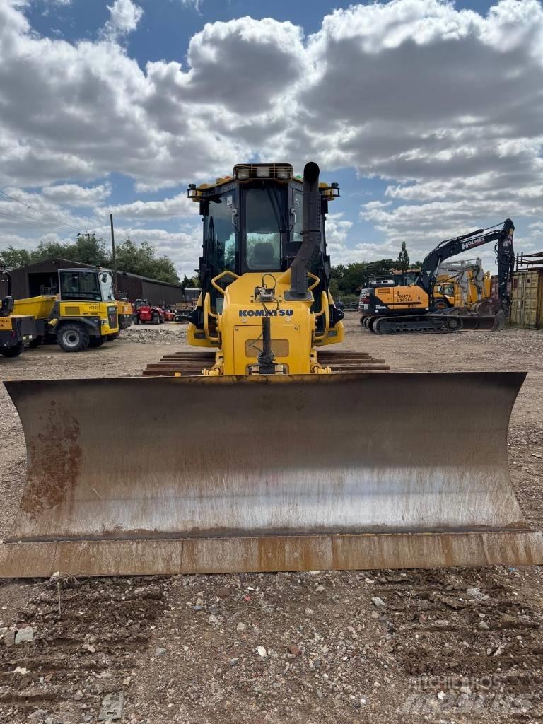 Komatsu D51PX-24 Buldooserid