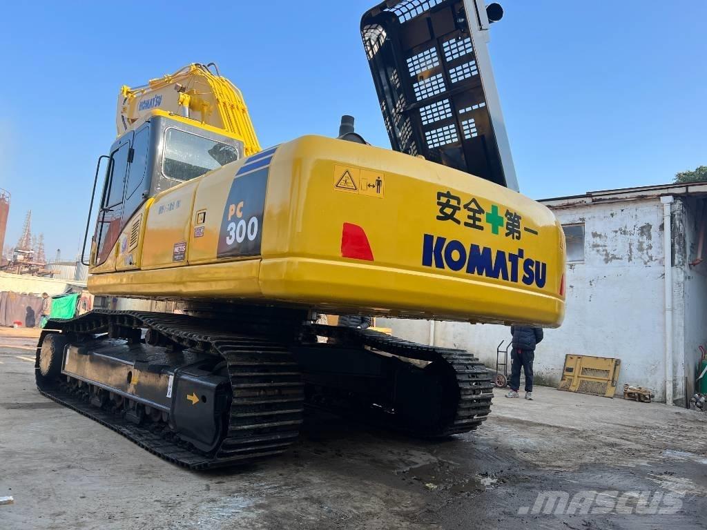 Komatsu PC 300-7 Roomikekskavaatorid