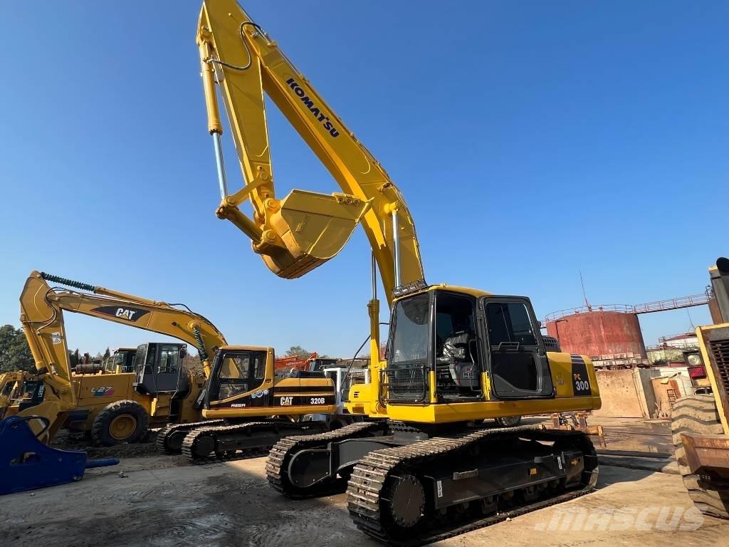 Komatsu PC 300-7 Roomikekskavaatorid