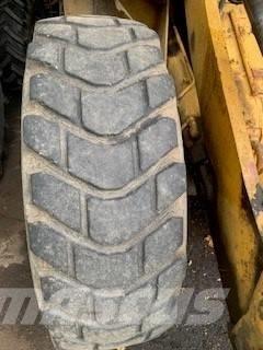 CAT 910 Rataslaadurid