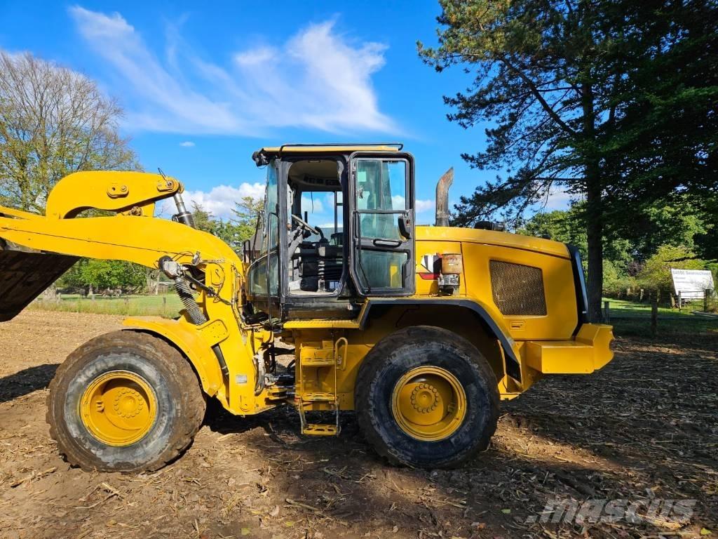 CAT 930 M Rataslaadurid