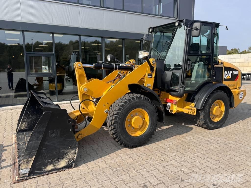CAT 906M Rataslaadurid