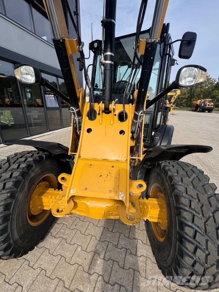 CAT 906M Rataslaadurid