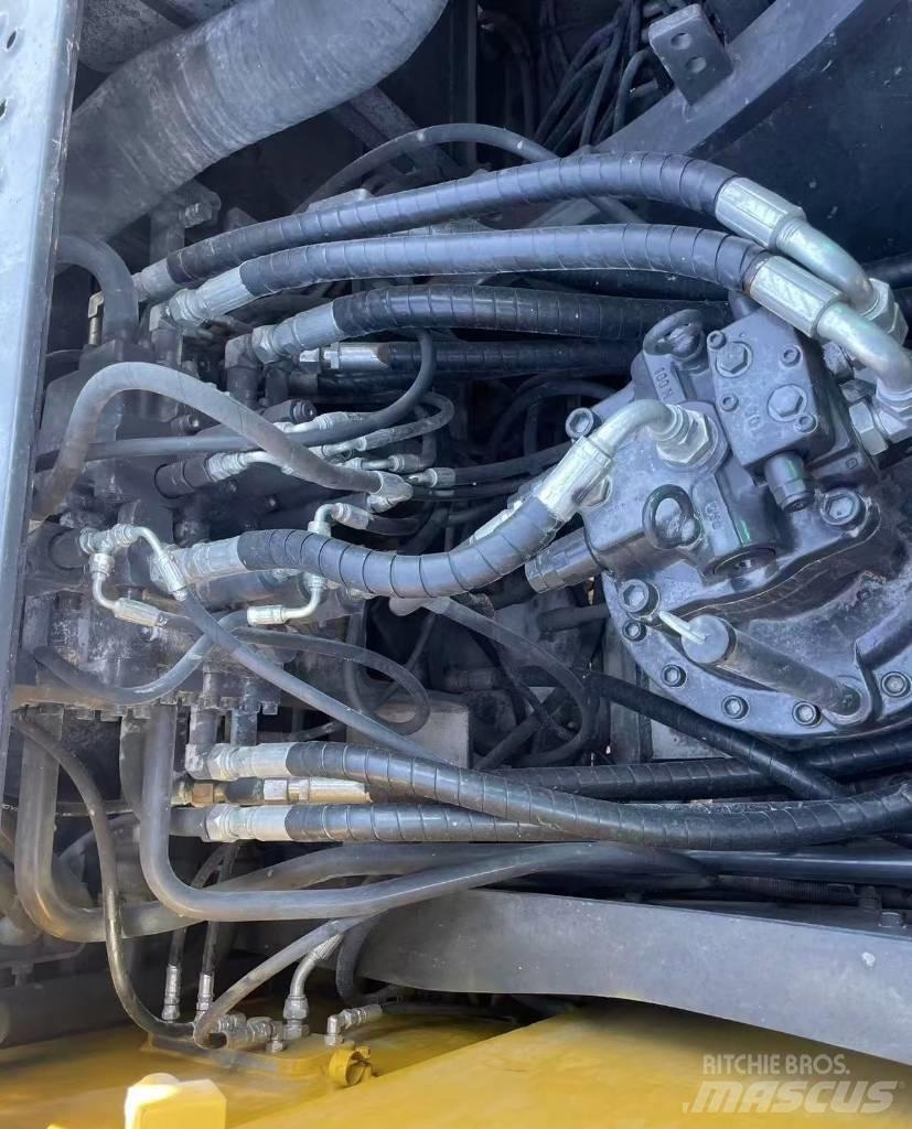 Volvo 240 Roomikekskavaatorid