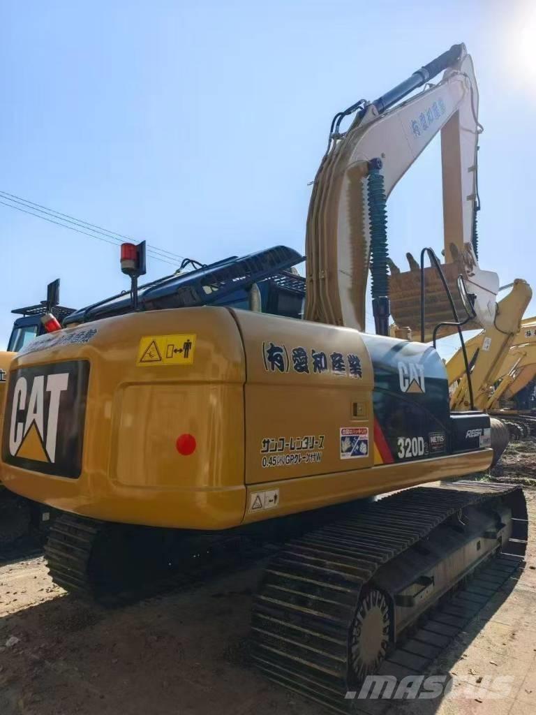 CAT 320 D Roomikekskavaatorid