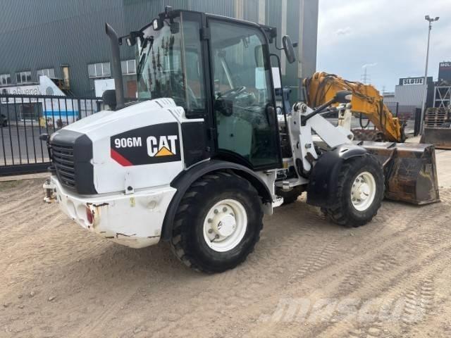 CAT 906 Rataslaadurid