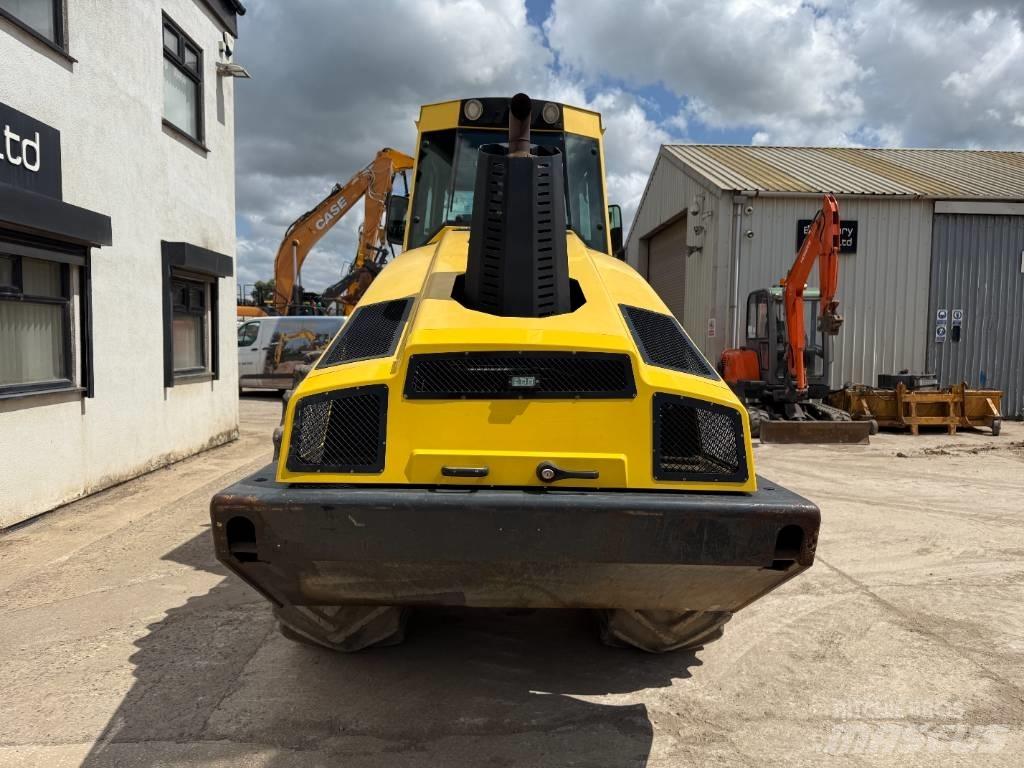 Bomag 213 DH-4i Ühe trumliga rullid