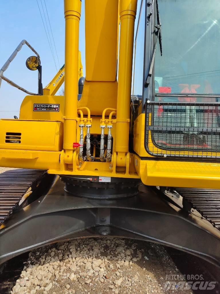Komatsu PC 220 LC Roomikekskavaatorid