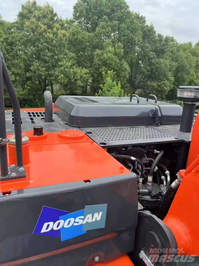 Doosan DX 225LC-9C Roomikekskavaatorid