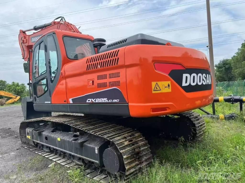 Doosan DX 225LC-9C Roomikekskavaatorid