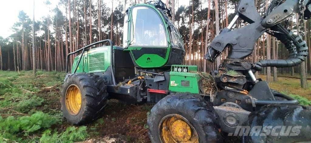 John Deere 1270 E Harvesterid