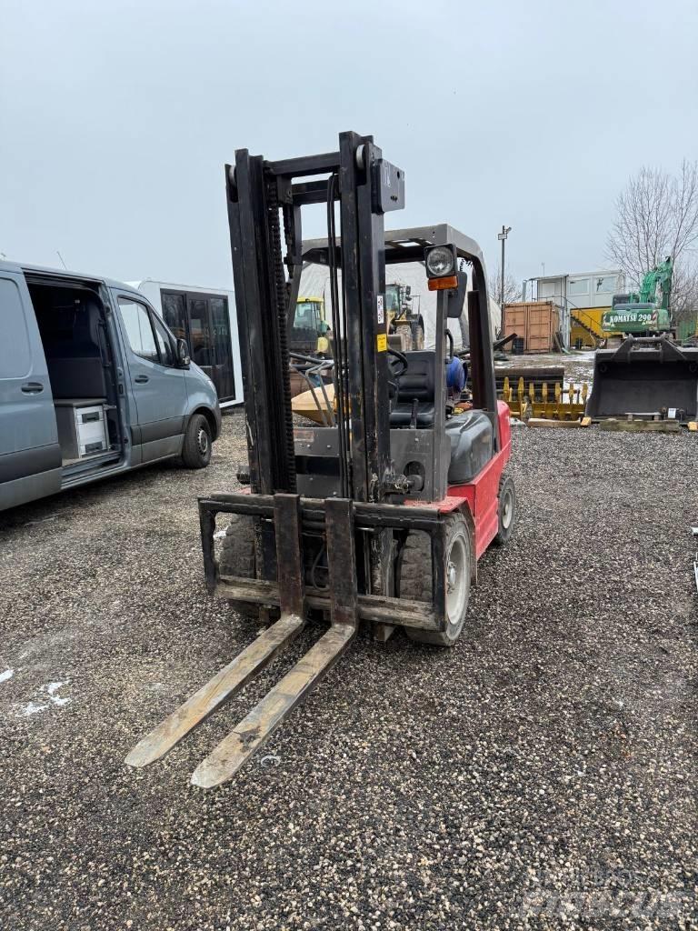 Manitou CG 30 P Gaasitõstukid