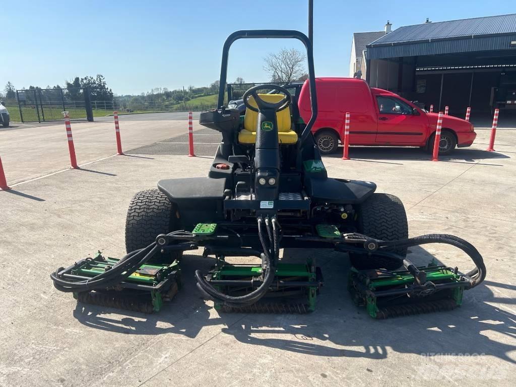John Deere 3235C Fairway niidukid
