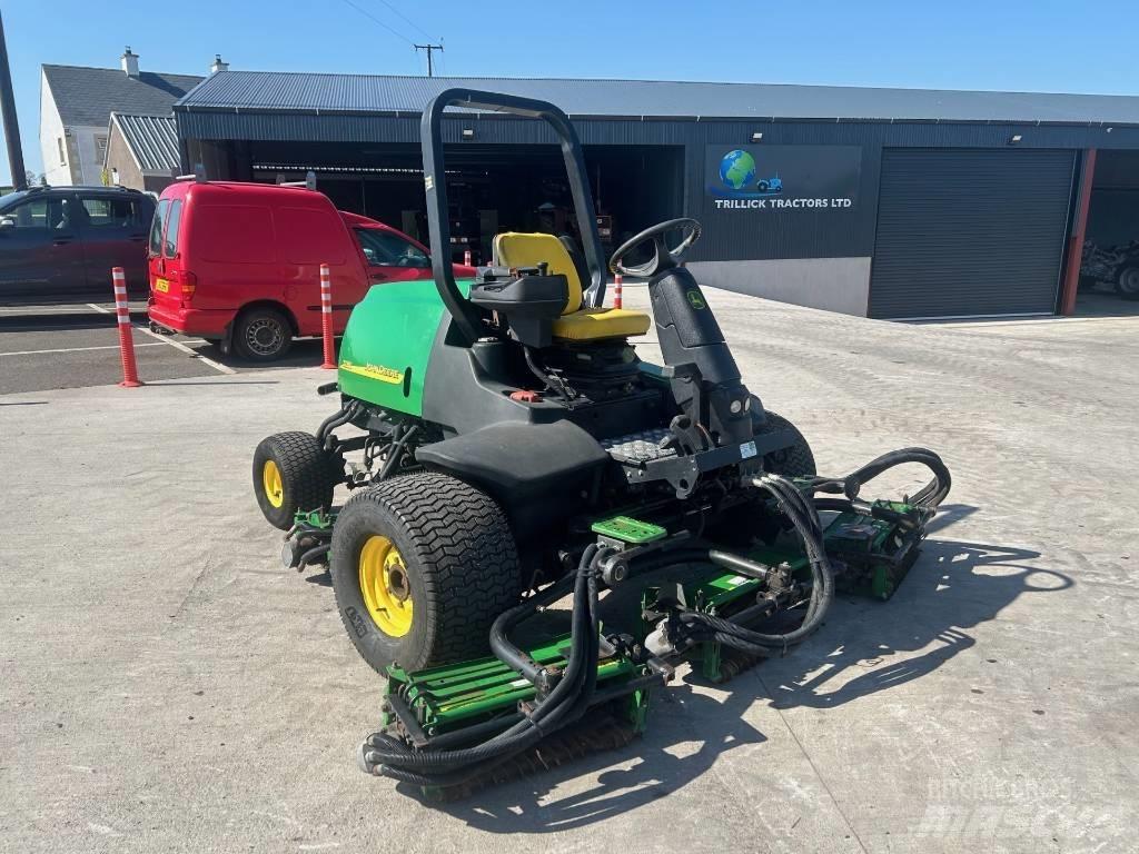 John Deere 3235C Fairway niidukid