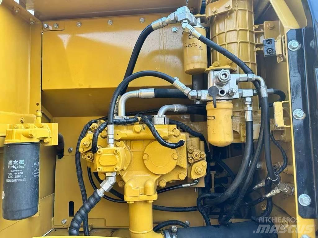 CAT 320 D Roomikekskavaatorid