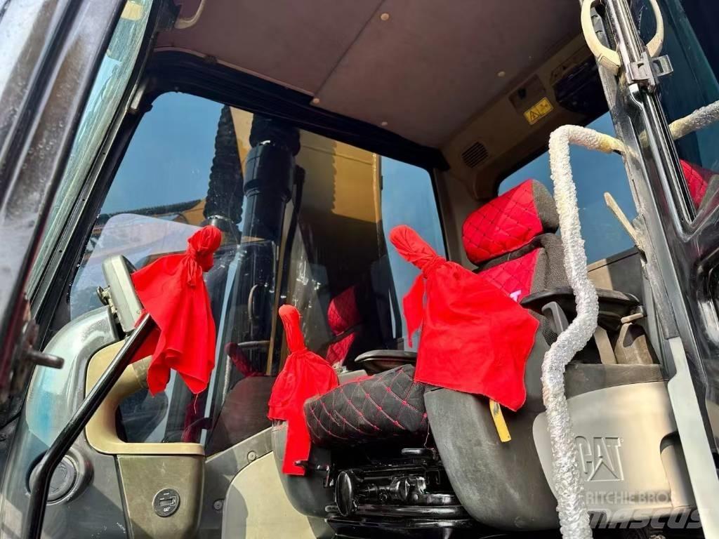 CAT 320 D Roomikekskavaatorid