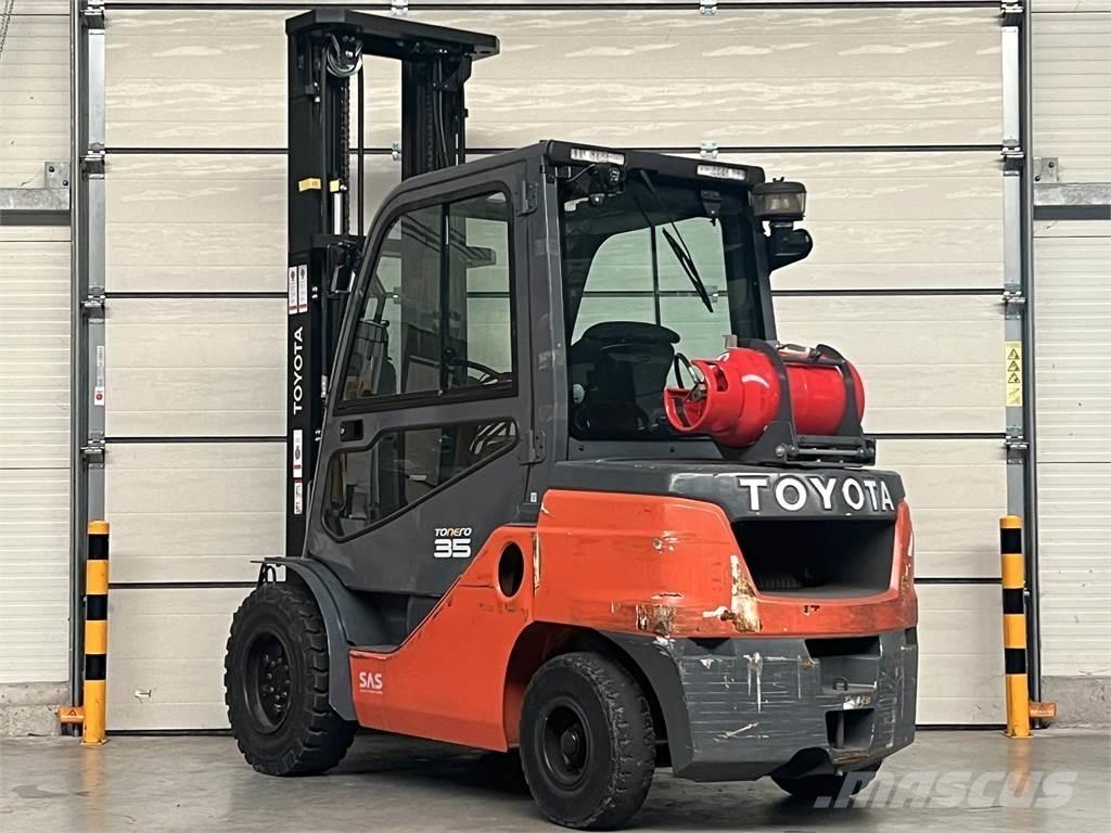 Toyota 8FGJF35 Gaasitõstukid