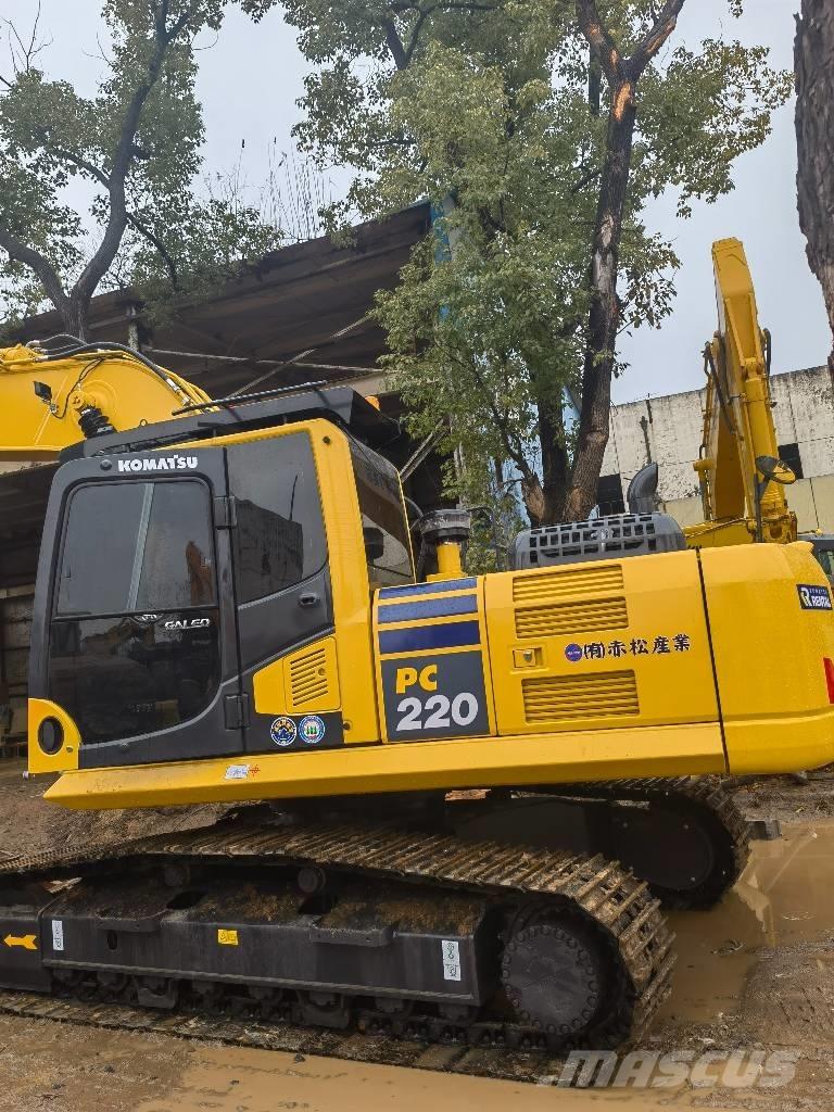 Komatsu PC 220-8 Roomikekskavaatorid