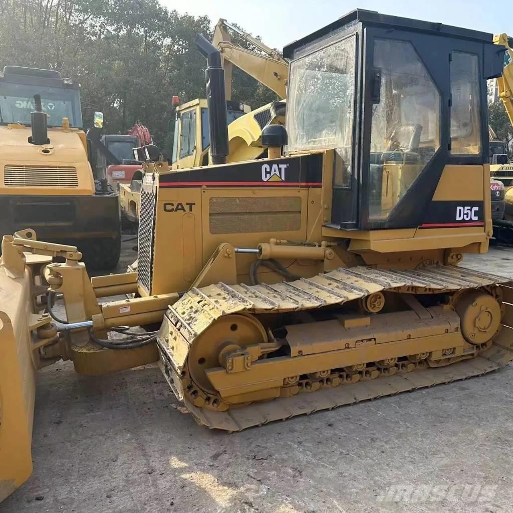 CAT D 5 C Buldooserid