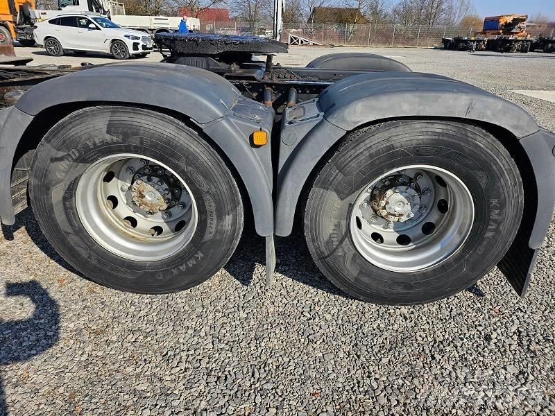 MAN TGX 33.540 Sadulveokid