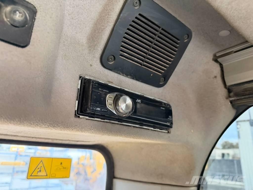 CAT 323D L Roomikekskavaatorid