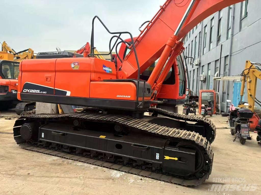 Doosan DX 225 LC Roomikekskavaatorid